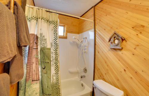 Lakefront Cabin with Private Dock and Beach! - Foto 16