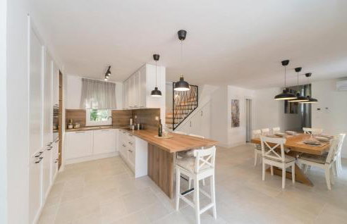 Awesome Home In Crklada With Wifi - Photo 3