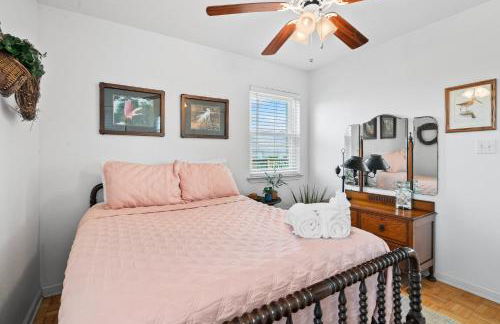 Seaside Sunrise: A Peaceful Escape by the Ocean - Photo 13