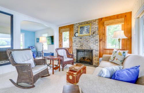 Lakefront Cottage with Covered Porch and Dock! - Foto 3