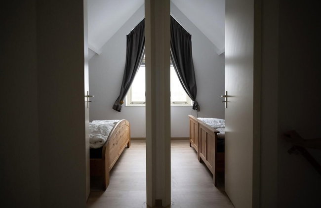 Appealing Bungalow With Garden - Photo 73