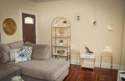 Charming 1 BR Apt 6 miles from Downtown! - Foto 2