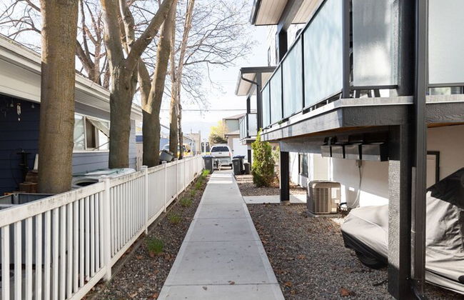 DT 3-lvl Townhouse w Rooftop Patio - Photo 57