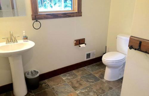 Luxury Cabin for Rent near the Shenandoah National Park, Virginia - Photo 19