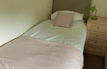 Two Bedroom Bungalow No2 - Secure Gated Parking - Foto 17