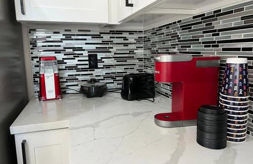 Cheerful house with EV, Parking & backyard - Foto 44