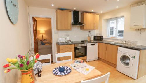 Courtyard Cottage - Photo 5