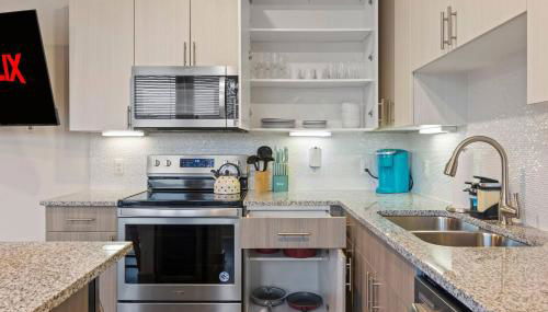 Studio with Patio, Pool, Gym, Parking & Queen Bed - Foto 4, Other