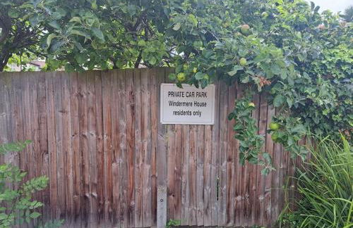 1 bedroom flat with allocated parking - Foto 9