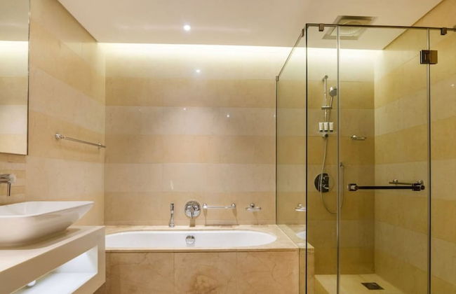 Elegant 3BR With Pool Near Wafi Mall Dubai Frame - Photo 18