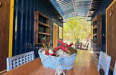Container Azul na beira do rio e a poucos metros do mar em mogiquiçaba bahia - Foto 10