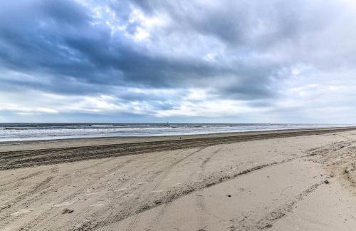 Group Getaway with Deck, Steps to Crystal Beach! - Foto 38