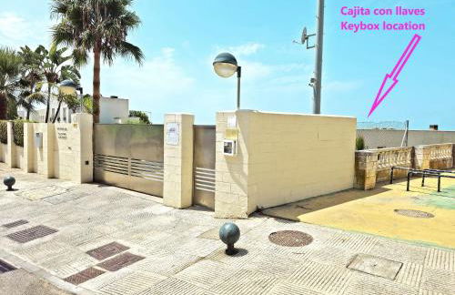 On Beach Deluxe Apartment with Pools and own Garden - Foto 38