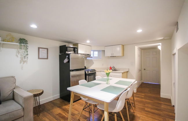 Leslieville Cozy & Bright Apt in Trendy Beaches - Foto 8