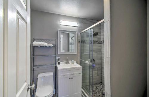 Scenic & Spacious Getaway on North Bay w/ Deck! - Foto 16