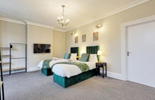 Large 5-Bedroom Home, Perfect for Long Stays & Team Accommodation - Foto 79