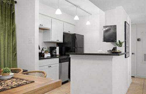 Sophisticated 2BR 2BA by TAMU, King Bed, Washer & Dryer, Smart TV - Foto 4