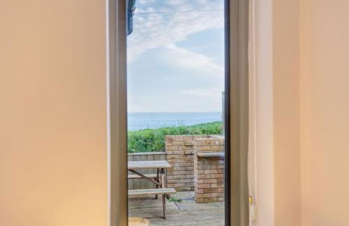 Beautiful Seaside Holiday Home - Photo 17