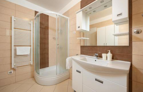 VILLA MILLA with private pool, jacuzzi, sauna, gym, max. 8 person - Photo 17