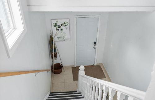 4BR Home Near Downtown Sleeps 10 - Tulip - Foto 18