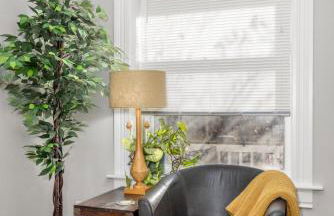 Walk to Forest Park Euclid Fire Pit Porch Swing - Foto 11