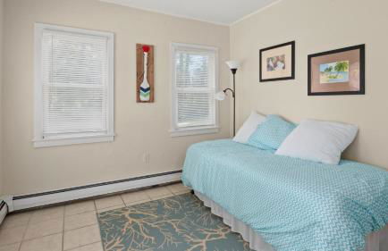 Cozy Colchester Cabin near Lake by RedAwning - Foto 42