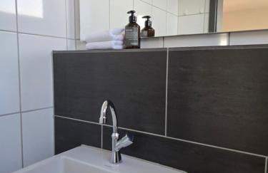 APARTMENT PD23 ALTE FEUERWACHE I Ganze Wohnung I 5 Einzelbetten I 3 Zimmer I 3min CityHospital I 50m Supermarkt I Küche I SmartTV - Foto 8