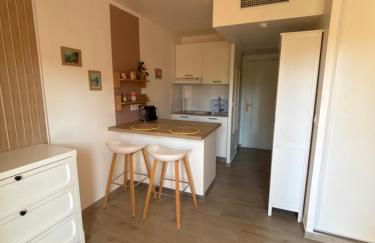 Appt Studio avec Balcon Parking privé, Piscine, proche Golf St Donat - Foto 6