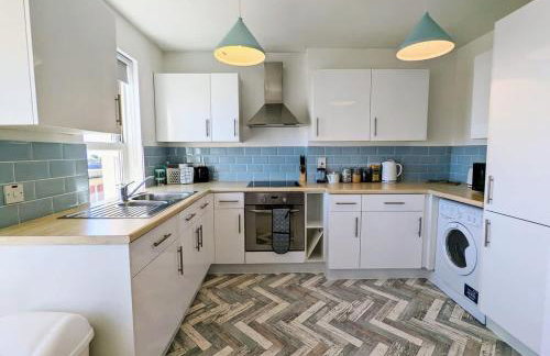 Barry Island Beachfront Apartment - Stunning Bay Views and Private Parking - Foto 7