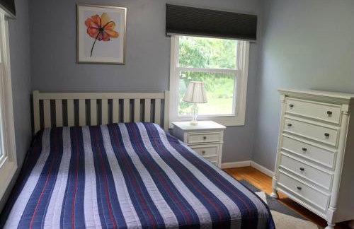 Large home with hot tub in serene wooded setting - Foto 58