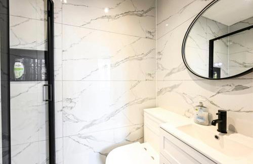 Historic 2-Bed Hideaway Near Hampton Court Palace - Foto 9