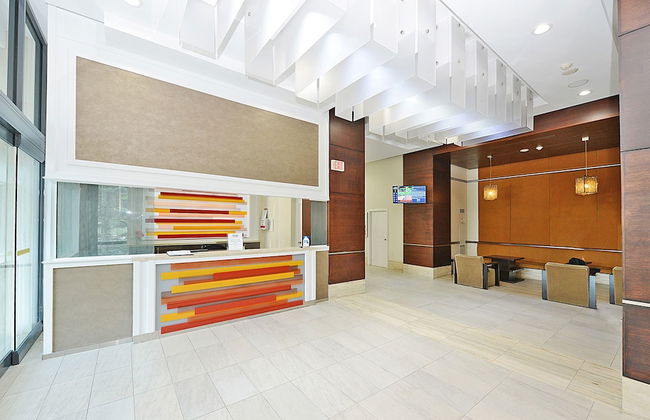 Sarkar Suites - 330 Burnhamthorpe Road - Photo 4