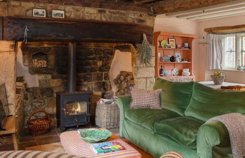 Charming 2BD Cottage in the Heart of Kingham! - Photo 3