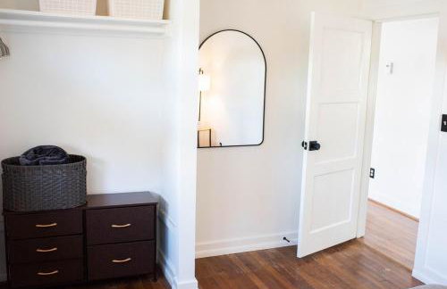 Entire house New Reno w AC Pet friendly gated back - Foto 39