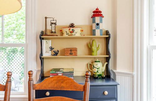 Historic Home and Cottage with Seaport View - Foto 19