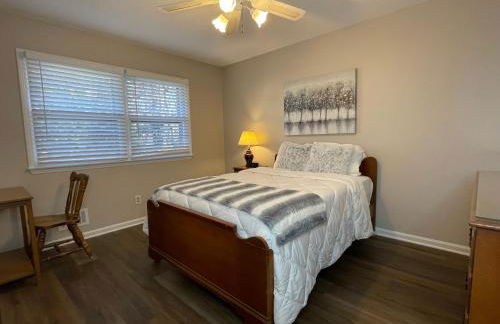 Serene Landing Place near Downtown Cary - Foto 15