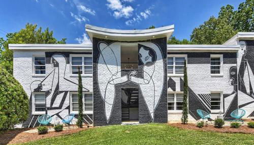 Spacious Conveniently Located 1BR in Myers Park - Photo 4