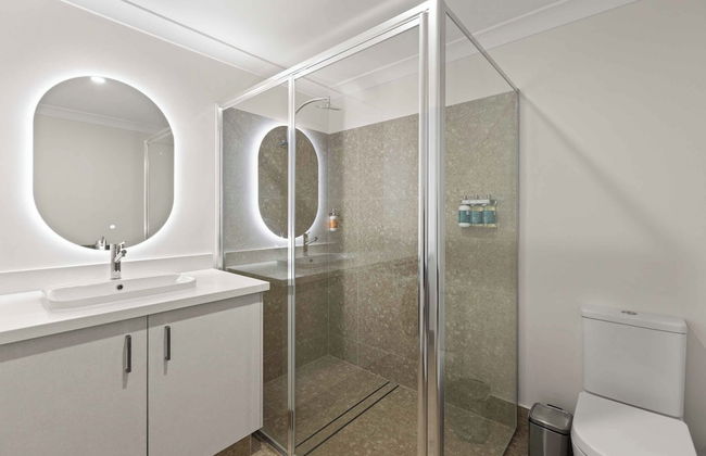 Moonlight Bay Suites - Photo 13