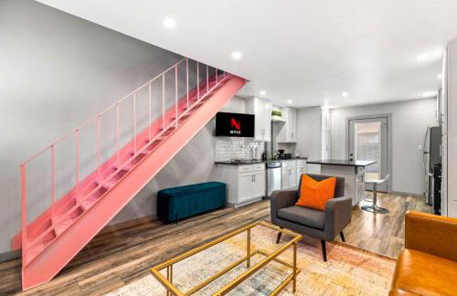 Ladybird Pink Palace SoCo Dream Townhome! - Foto 5
