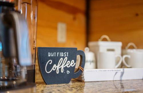 Rustic Family Getaway - Pool Table, Hot Tub, Pets, Great Location - Photo 38