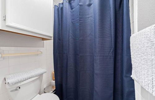 Central Condo 1BR 1BA, Private Patio and Fenced Yard w Parking by Austin Vacay - Foto 21