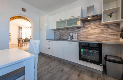 Villa Marić, a charming villa with a beautiful poolside - Foto 2