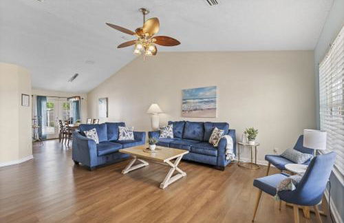 Escape to Paradise w Saltwater Pool 25 Min to PCB - Foto 1