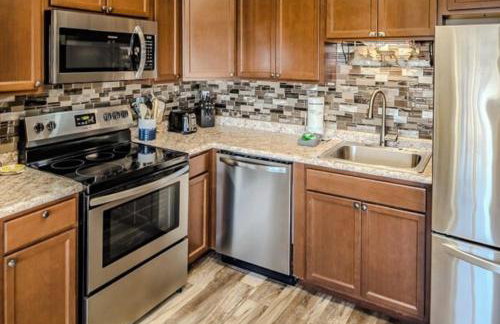 Ski-In Ski-Out Sugar Mountain Getaway with Views and Heated Pool, Hot Tub, Sauna, Gym, and EV - Foto 18