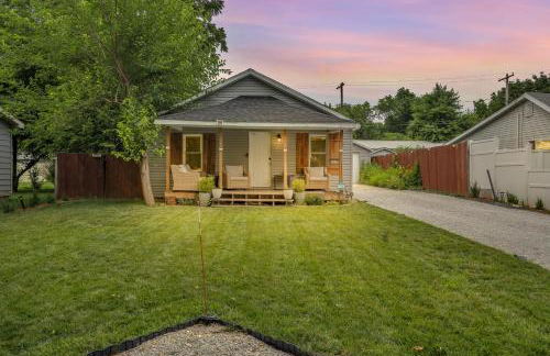 Cheerful 2-Bedroom with convenient Expressway access - Photo 1