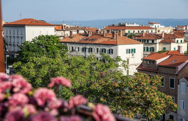 Royal View Apartment - Photo 23