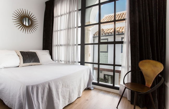 Apartamentos Los Patios de la Judería - Photo 17