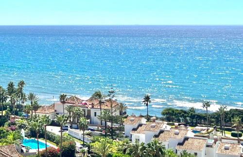 MARBELLA BEACHFRONT - Beachside apartment with stunning sea views - Photo 25