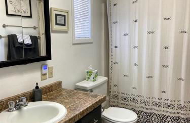 Charming Downtown Cottage with Porch & Backyard Retreat near Beaverhead River in Dillon, Montana - Foto 20