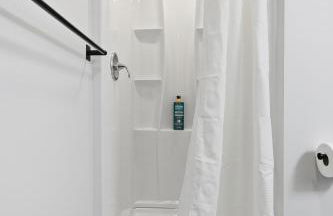 Airport Haven - Cozy 2BR Apt 5 Min Away - Foto 20